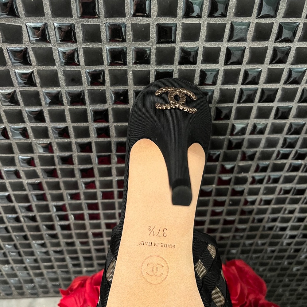 Authentic Chanel heels - Picture 8 of 15